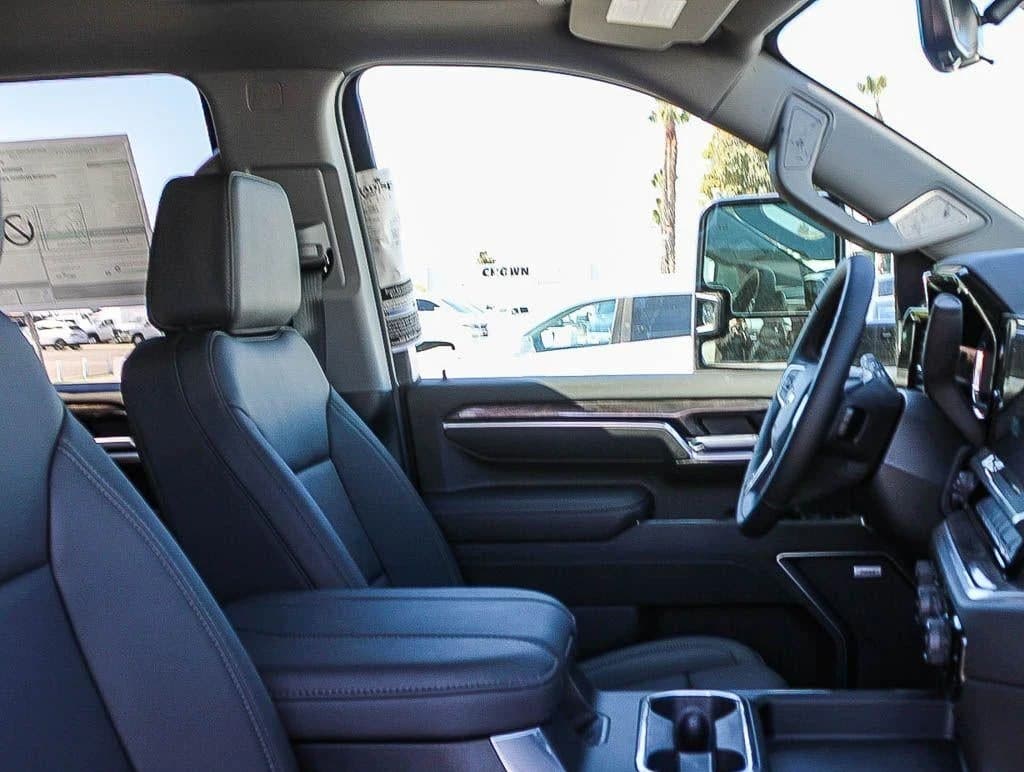 Chevrolet Silverado 2500HD LTZ 4WD Crew Cab 159" 2026 — side view