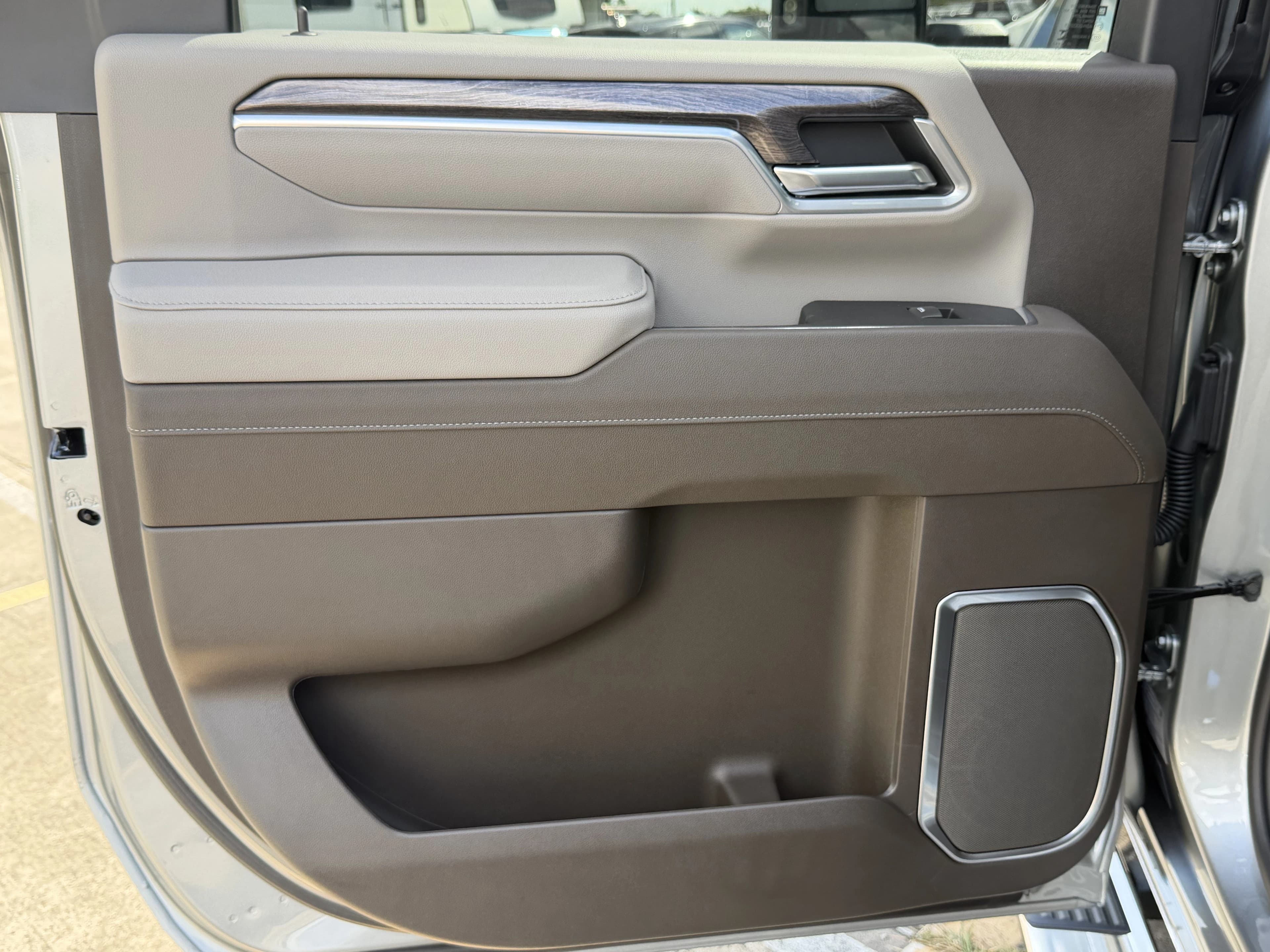 Chevrolet Silverado 2500HD LTZ 4WD Crew Cab 159" 2026 — side view