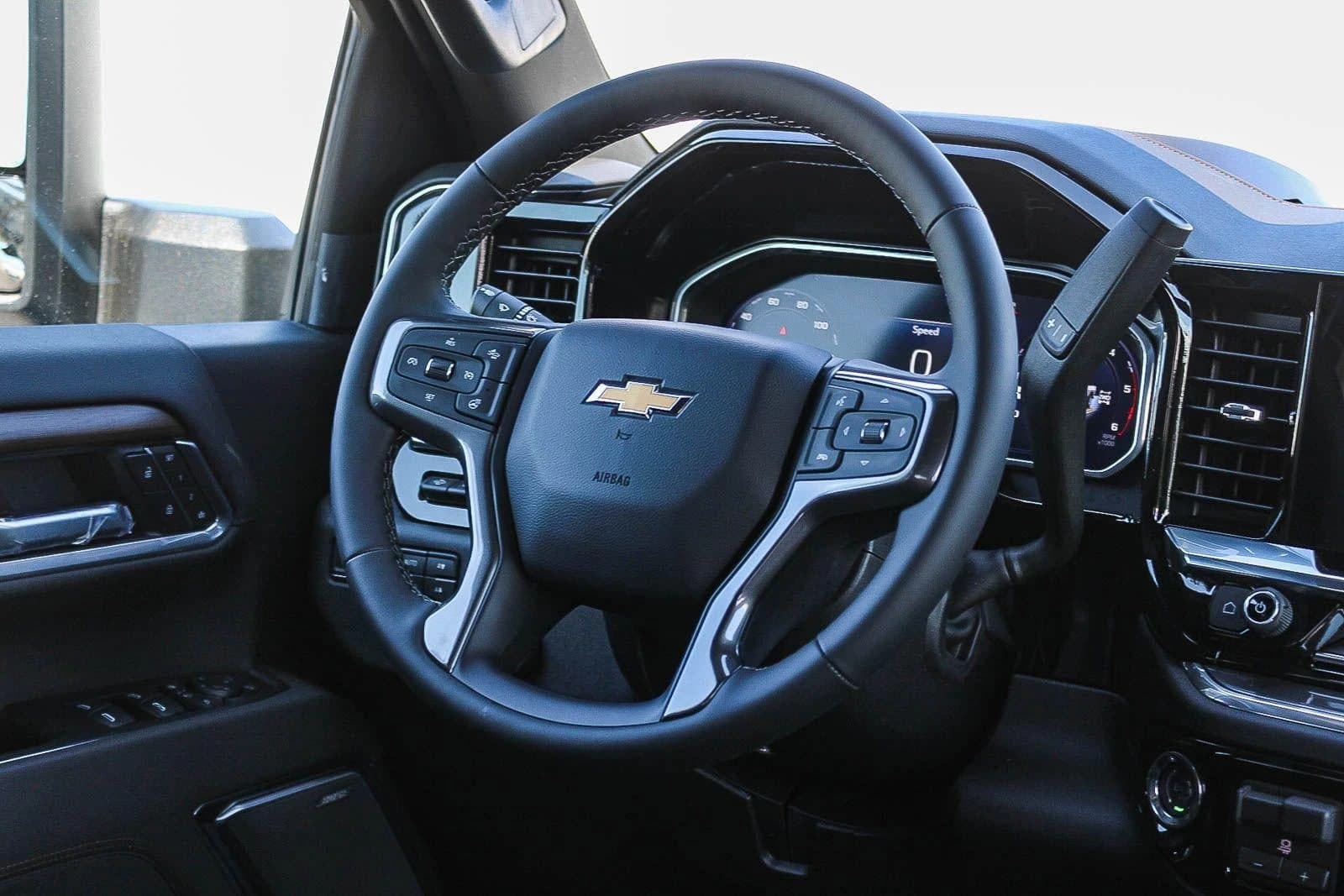 Chevrolet Silverado 2500HD High Country 4WD Crew Cab 159" 2026 — side view