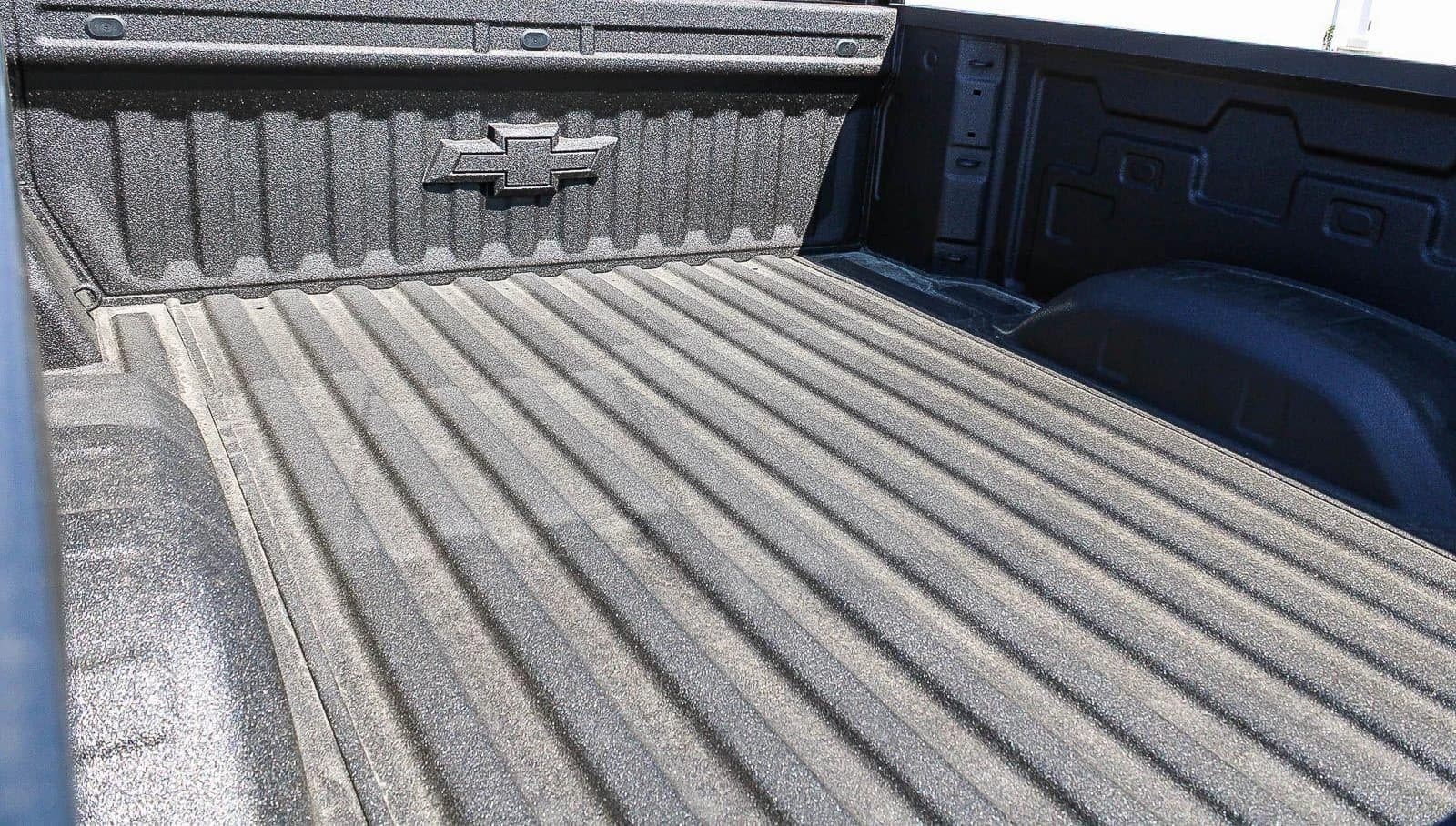 Chevrolet Silverado 2500HD High Country 4WD Crew Cab 159" 2026 — side view