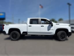 Chevrolet Silverado 3500HD LT 4WD Crew Cab 159" 2026 — side view