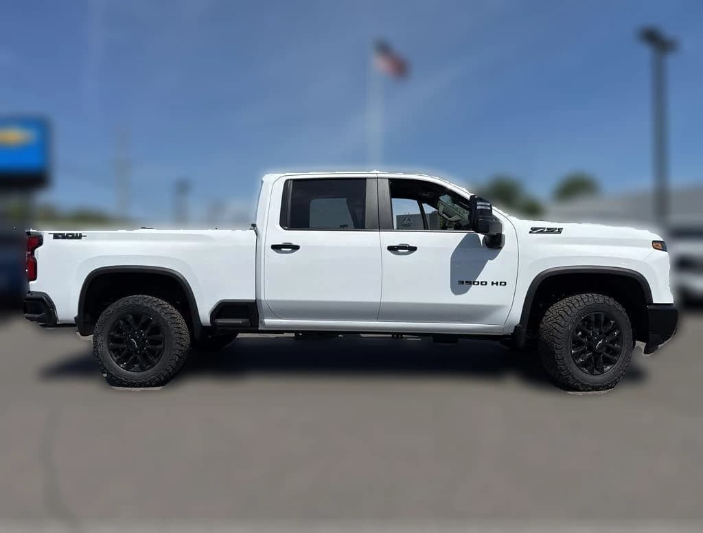 Chevrolet Silverado 3500HD LT 4WD Crew Cab 159" 2026 — side view