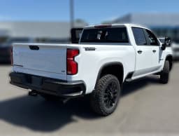 Chevrolet Silverado 3500HD LT 4WD Crew Cab 159" 2026 — side view