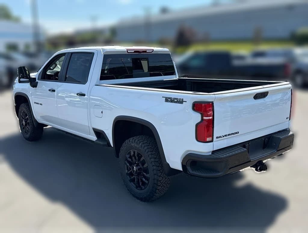 Chevrolet Silverado 3500HD LT 4WD Crew Cab 159" 2026 — side view