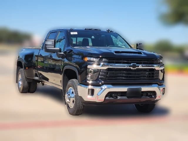 Chevrolet Silverado 3500HD LT 4WD Crew Cab 172" 2026 — side view