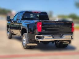 Chevrolet Silverado 3500HD LT 4WD Crew Cab 172" 2026 — side view