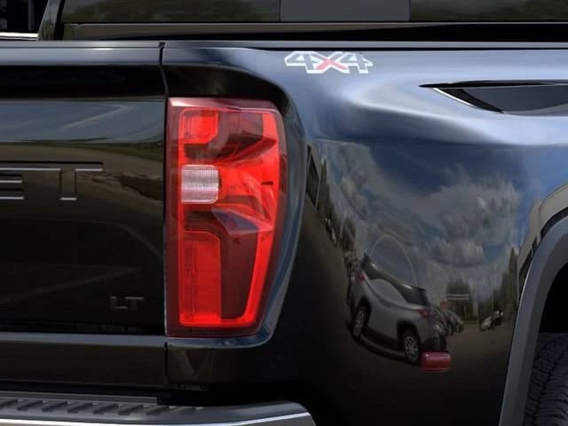 Chevrolet Silverado 3500HD LT 4WD Crew Cab 172" 2026 — side view