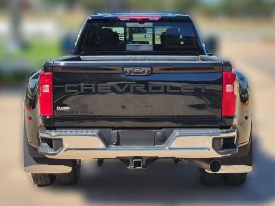 Chevrolet Silverado 3500HD LT 4WD Crew Cab 172" 2026 — side view