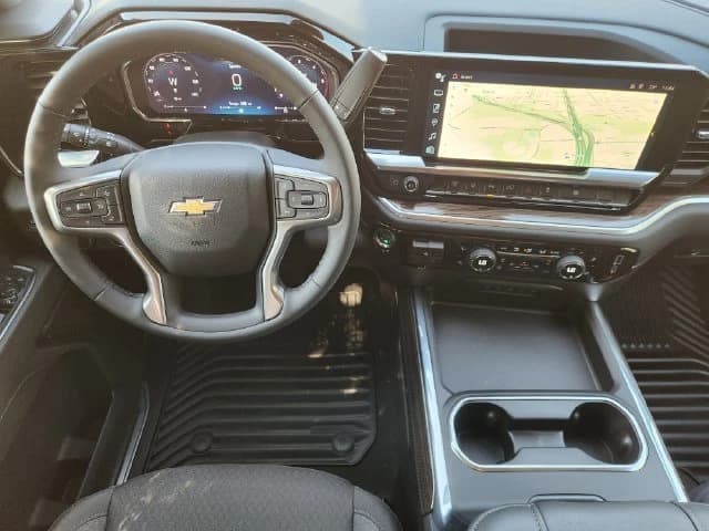 Chevrolet Silverado 3500HD LT 4WD Crew Cab 172" 2026 — side view