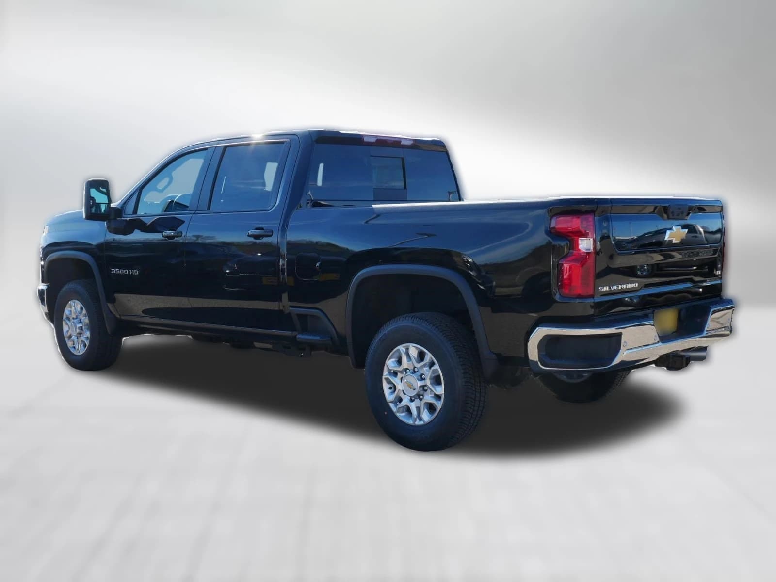 Chevrolet Silverado 3500HD LT 4WD Crew Cab 159" 2026 — side view