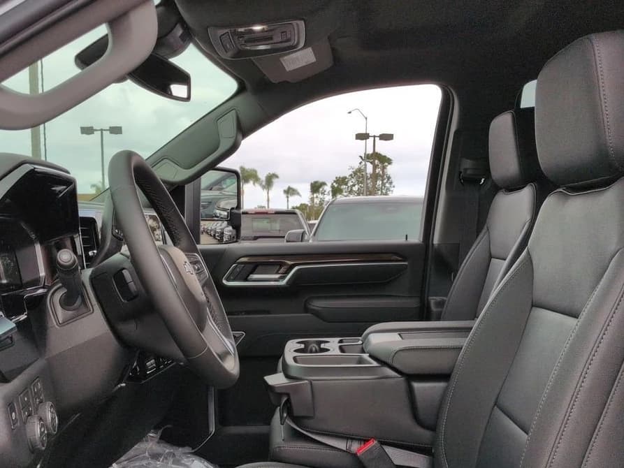 Chevrolet Silverado 3500HD LT 4WD Crew Cab 159" 2026 — side view