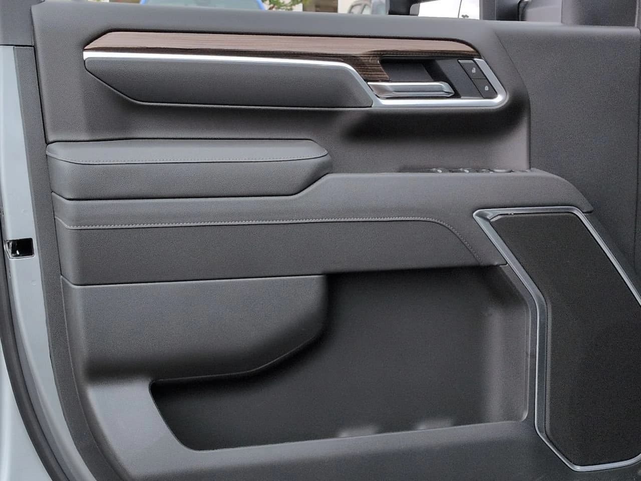 Chevrolet Silverado 3500HD LT 4WD Crew Cab 159" 2026 — side view