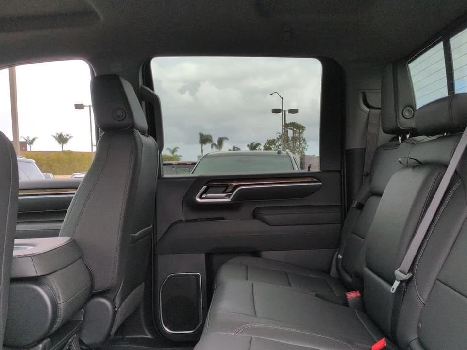 Chevrolet Silverado 3500HD LT 4WD Crew Cab 159" 2026 — side view