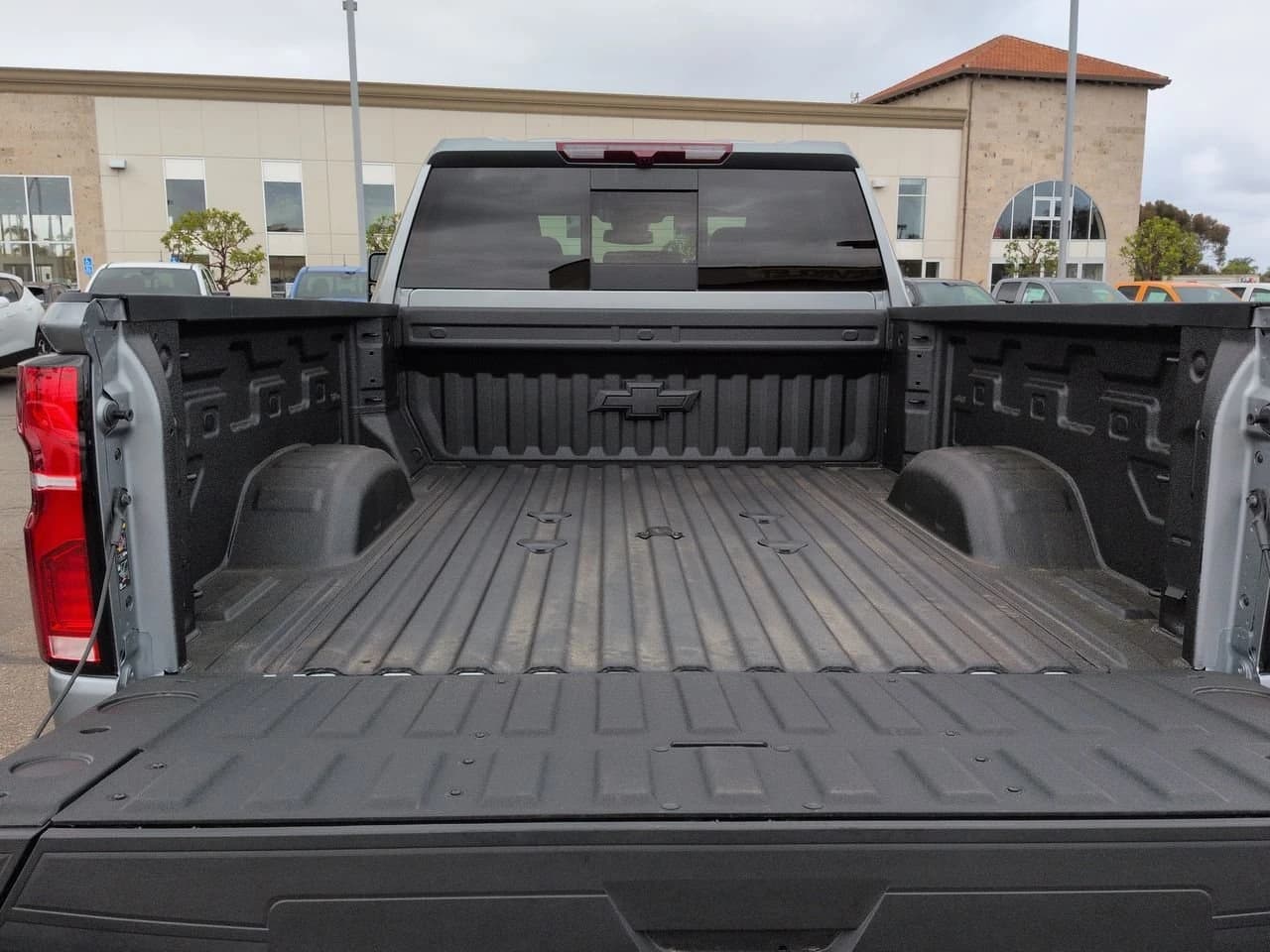 Chevrolet Silverado 3500HD LT 4WD Crew Cab 159" 2026 — side view