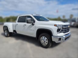Chevrolet Silverado 3500HD LTZ 4WD Crew Cab 172" 2026 — side view