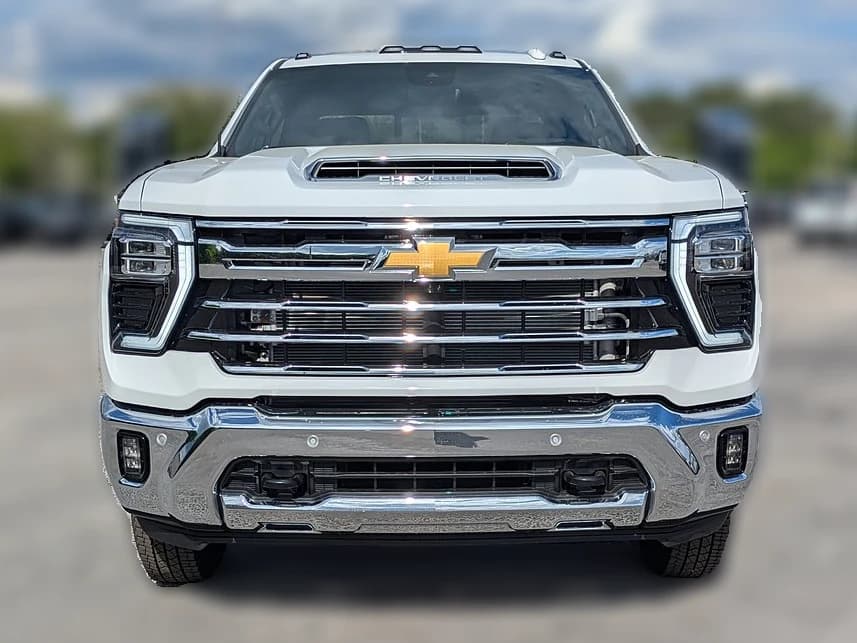 Chevrolet Silverado 3500HD LTZ 4WD Crew Cab 172" 2026 — side view