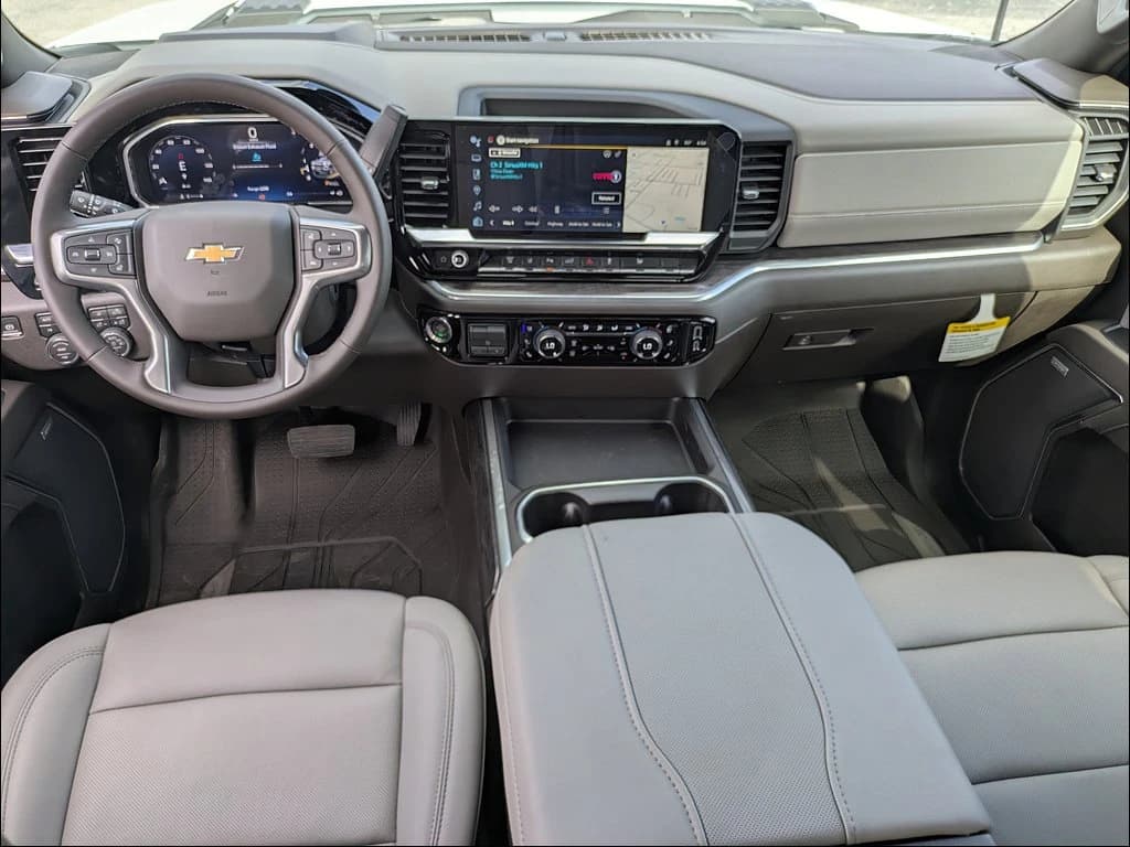 Chevrolet Silverado 3500HD LTZ 4WD Crew Cab 172" 2026 — side view