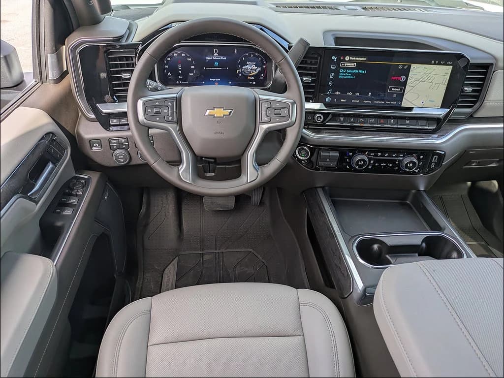 Chevrolet Silverado 3500HD LTZ 4WD Crew Cab 172" 2026 — side view