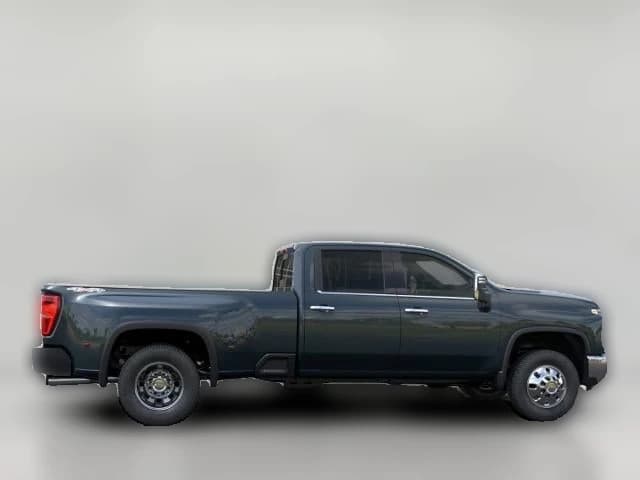 Chevrolet Silverado 3500HD LTZ 4WD Crew Cab 172" 2026 — side view