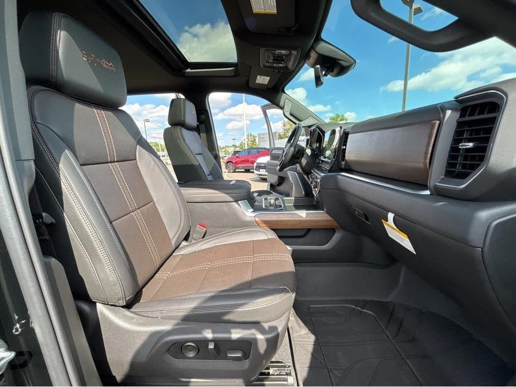 Chevrolet Silverado 3500HD High Country 4WD Crew Cab 172" 2026 — side view