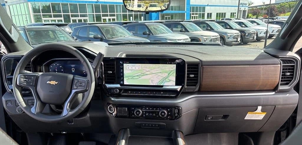 Chevrolet Silverado 3500HD High Country 4WD Crew Cab 172" 2026 — side view
