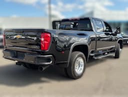 Chevrolet Silverado 3500HD High Country 4WD Crew Cab 172" 2026 — side view