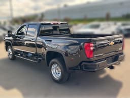 Chevrolet Silverado 3500HD High Country 4WD Crew Cab 172" 2026 — side view