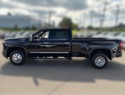 Chevrolet Silverado 3500HD High Country 4WD Crew Cab 172" 2026 — side view
