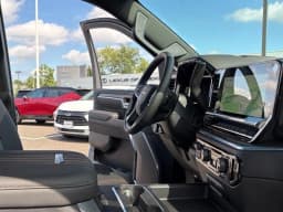 Chevrolet Silverado 3500HD High Country 4WD Crew Cab 172" 2026 — side view
