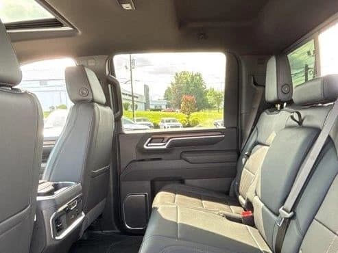 Chevrolet Silverado 3500HD High Country 4WD Crew Cab 172" 2026 — side view