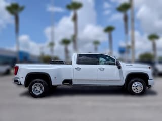 Chevrolet Silverado 3500HD High Country 4WD Crew Cab 172"