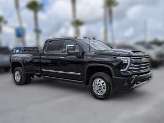 Chevrolet Silverado 3500HD High Country 4WD Crew Cab 172"