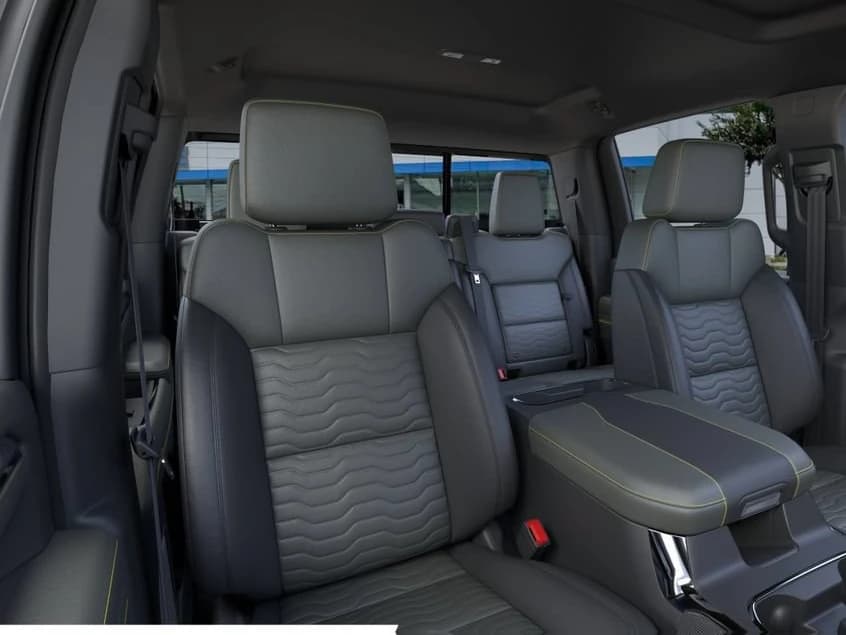 Chevrolet Silverado 2500HD ZR2 4WD Crew Cab 159" 2026 — side view