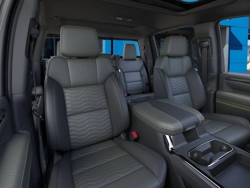 Chevrolet Silverado 2500HD ZR2 4WD Crew Cab 159" 2026 — side view