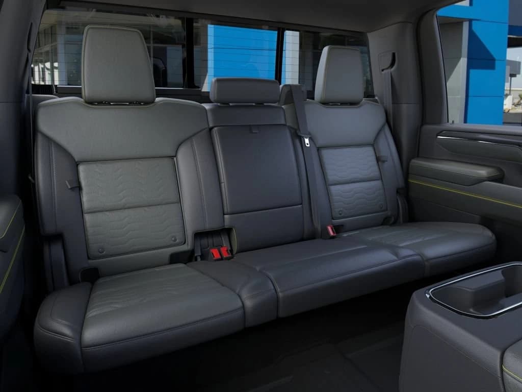 Chevrolet Silverado 2500HD ZR2 4WD Crew Cab 159" 2026 — side view