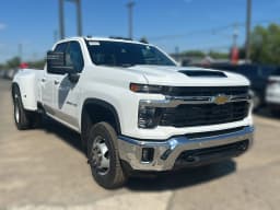 Chevrolet Silverado 3500HD LT 4WD Double Cab 162" 2026 — side view