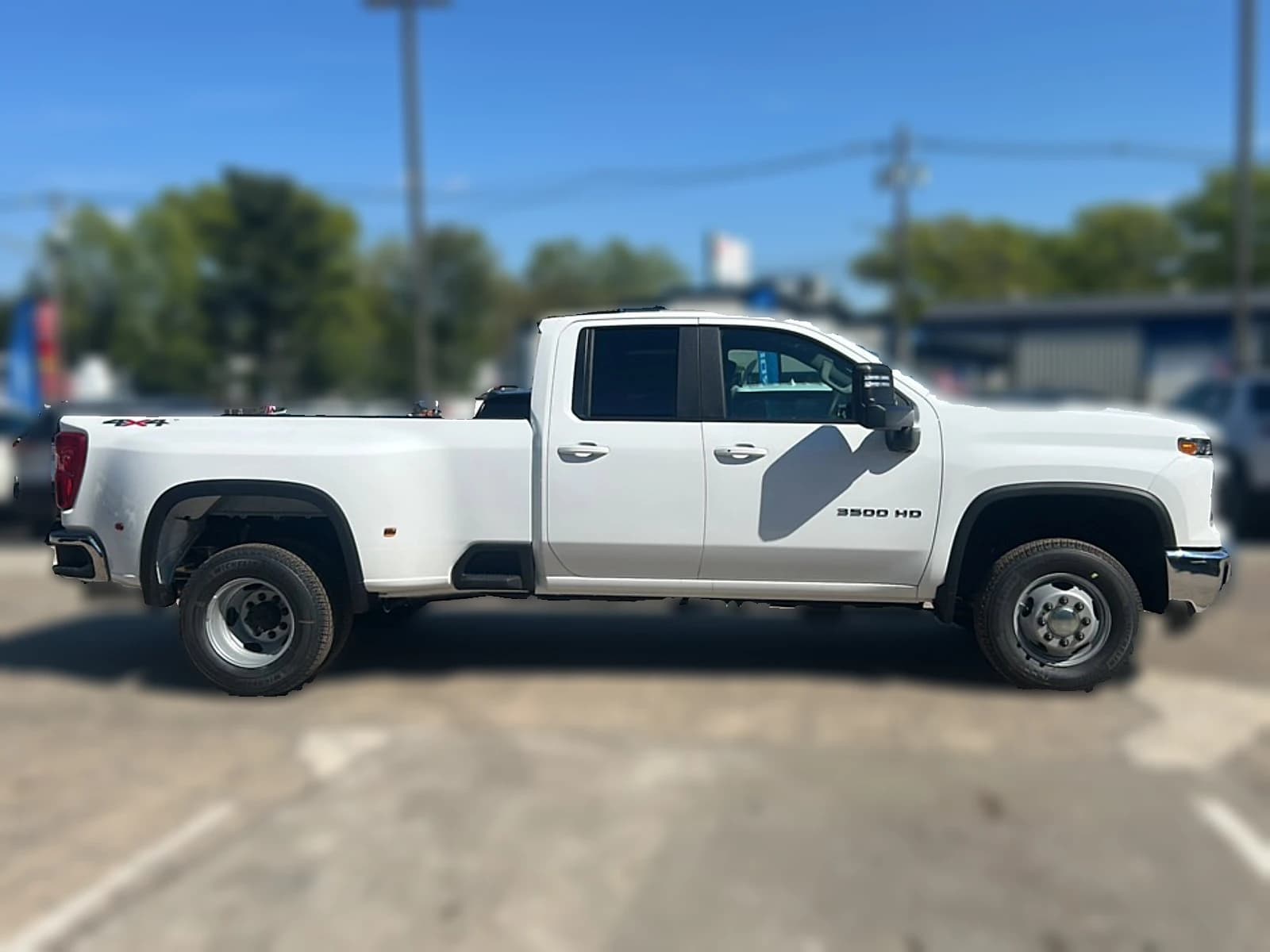 Chevrolet Silverado 3500HD LT 4WD Double Cab 162" 2026 — side view