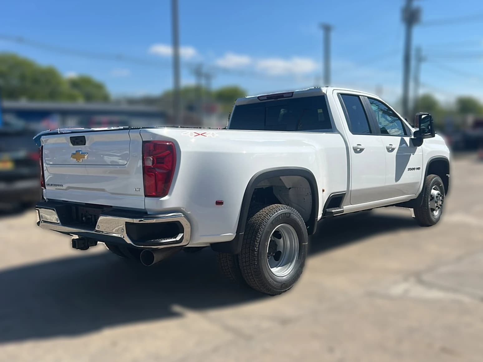Chevrolet Silverado 3500HD LT 4WD Double Cab 162" 2026 — side view