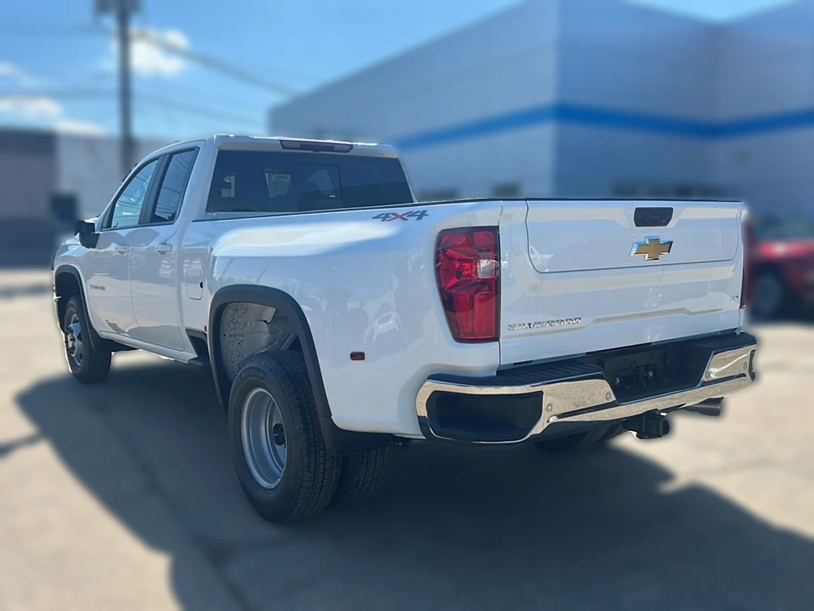 Chevrolet Silverado 3500HD LT 4WD Double Cab 162" 2026 — side view