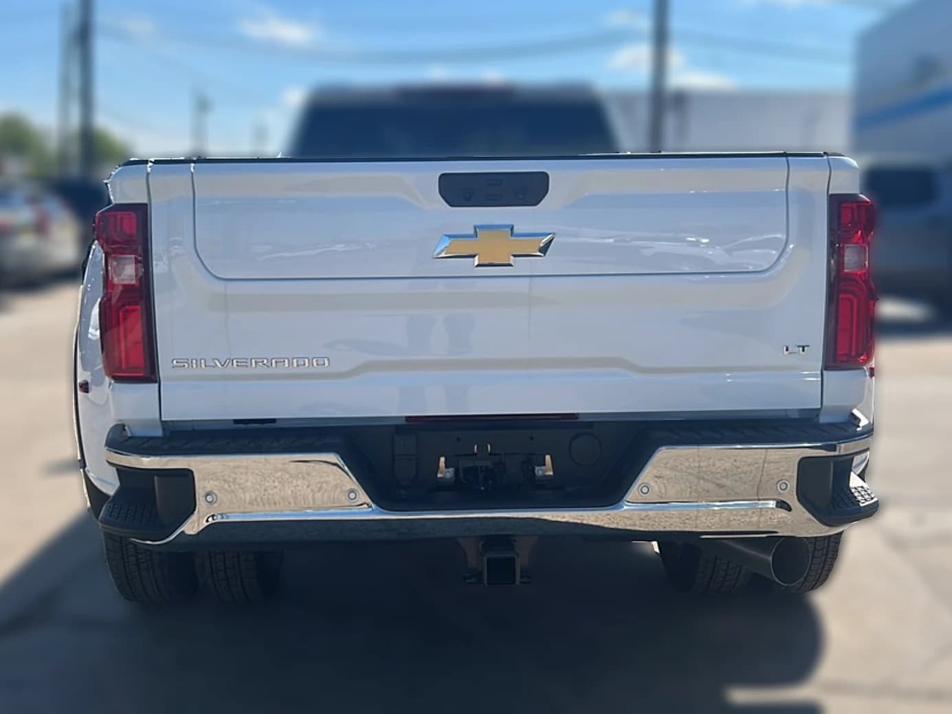 Chevrolet Silverado 3500HD LT 4WD Double Cab 162" 2026 — side view