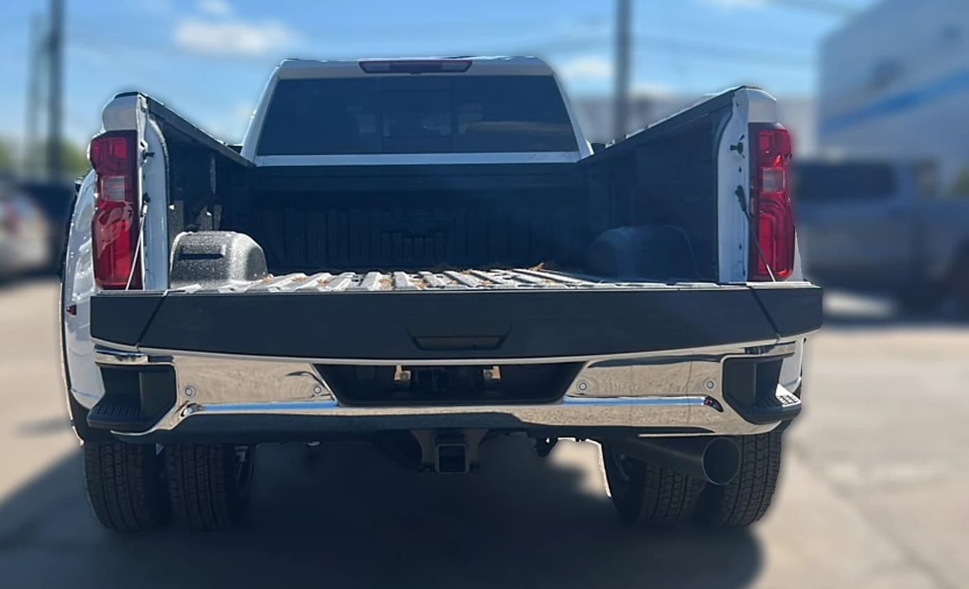 Chevrolet Silverado 3500HD LT 4WD Double Cab 162" 2026 — side view
