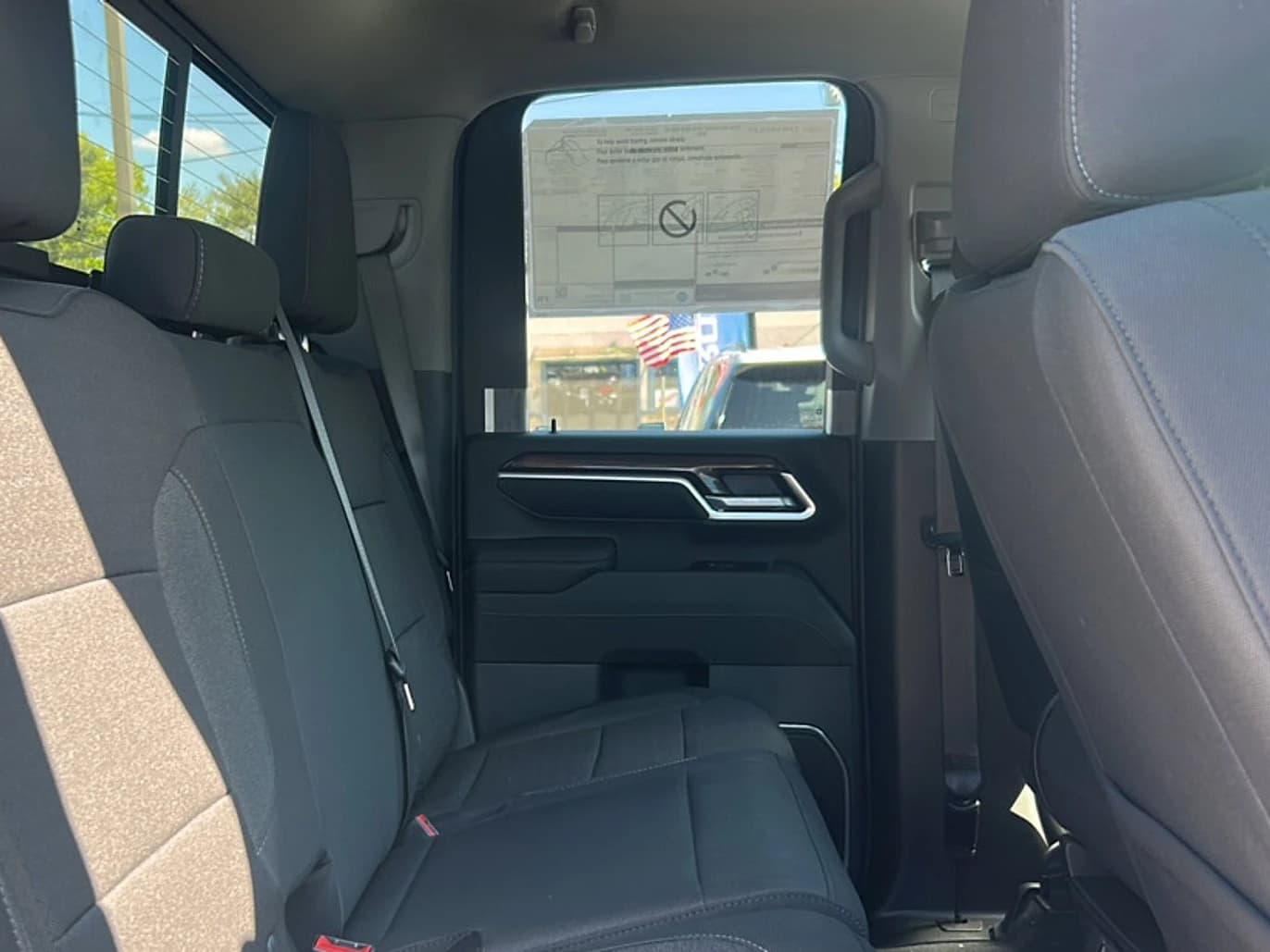 Chevrolet Silverado 3500HD LT 4WD Double Cab 162" 2026 — side view