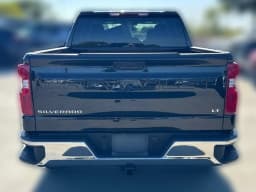 Chevrolet Silverado 1500 LT 2WD Crew Cab 147" 2026 — side view