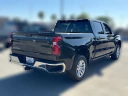 Chevrolet Silverado 1500 LT 2WD Crew Cab 147" 2026 — side view