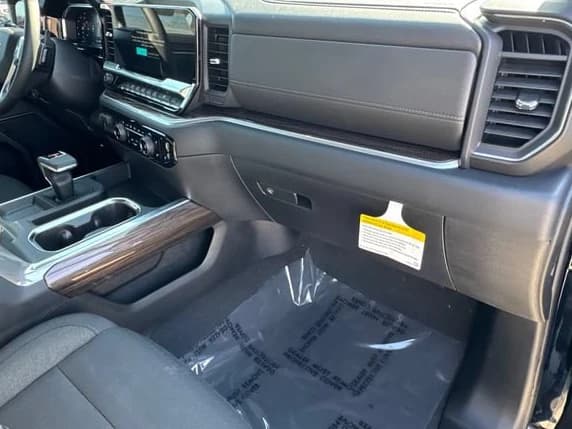 Chevrolet Silverado 1500 LT 2WD Crew Cab 147" 2026 — side view