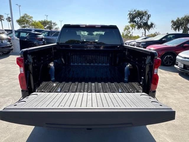 Chevrolet Silverado 1500 LT 2WD Crew Cab 147" 2026 — side view