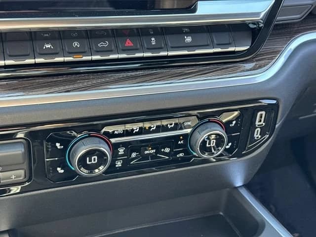 Chevrolet Silverado 1500 LT 2WD Crew Cab 147" 2026 — side view