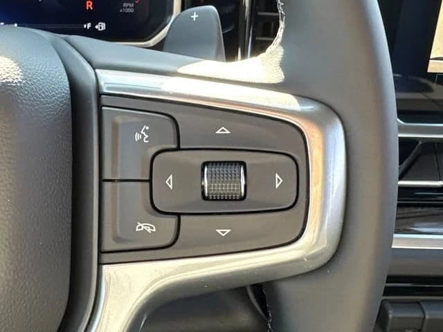 Chevrolet Silverado 1500 LT 2WD Crew Cab 147" 2026 — side view