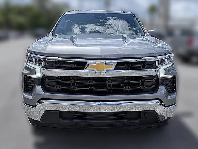Chevrolet Silverado 1500 LT 2WD Crew Cab 147" 2026 — side view