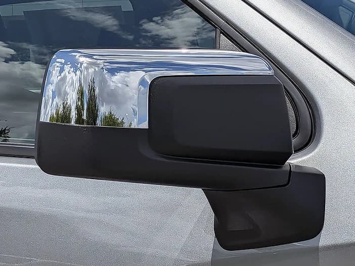 Chevrolet Silverado 1500 LT 2WD Crew Cab 147" 2026 — side view